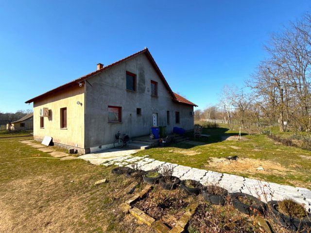 Eladó családi ház, Cegléden 92 M Ft, 1+4 szobás