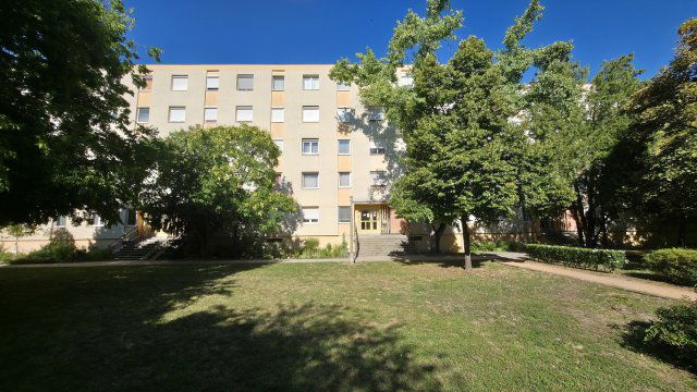 Eladó panellakás, Székesfehérvárott, Rákóczi úton 57.9 M Ft