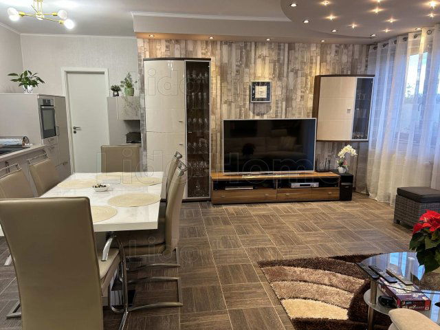 Eladó családi ház, Siófokon 159.999 M Ft, 5 szobás