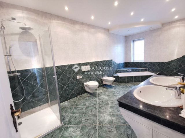 Eladó téglalakás, Budakeszin 130 M Ft, 4 szobás