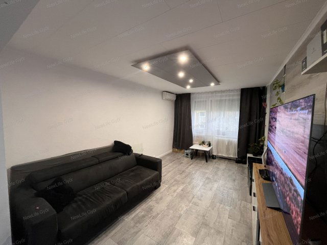 Eladó panellakás, Győrött 53 M Ft, 2 szobás