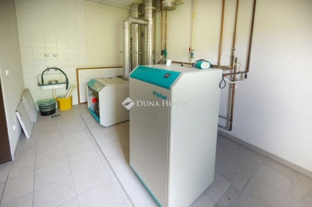 Eladó ipari ingatlan, Alsónémediben 871.2 M Ft
