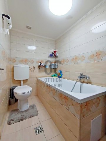 Eladó családi ház, Budapesten, XX. kerületben 150 M Ft, 8 szobás