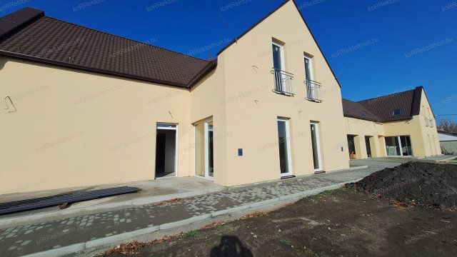 Eladó téglalakás, Jászberényben 81.99 M Ft, 4 szobás