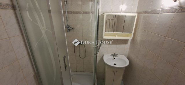 Eladó panellakás, Kecskeméten 42.8 M Ft, 2 szobás