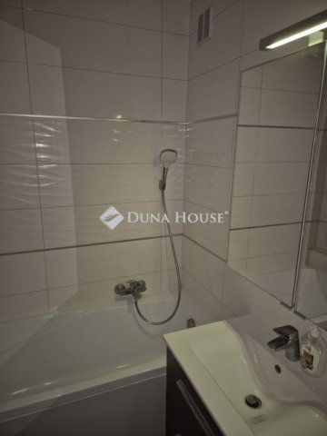 Eladó panellakás, Kecskeméten 47.49 M Ft, 2 szobás