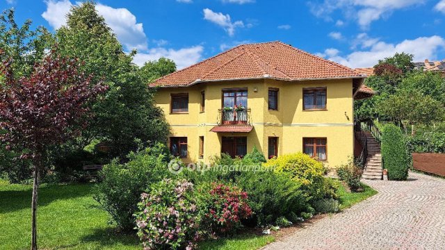 Eladó családi ház, Egerben 239 M Ft, 4 szobás