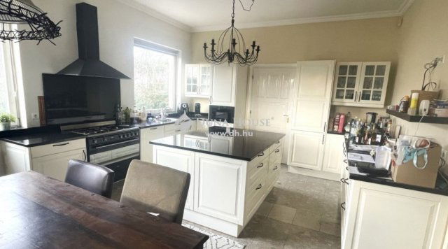 Eladó mezogazdasagi ingatlan, Csemőn 129 M Ft, 5 szobás