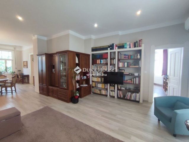 Eladó családi ház, Kecskeméten 220 M Ft, 5 szobás