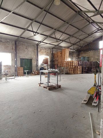 Eladó ipari ingatlan, Komáromban 1257.3 M Ft