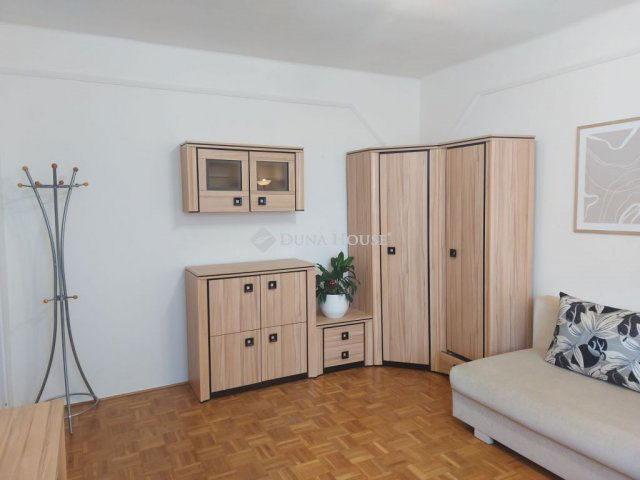 Kiadó téglalakás, albérlet, Kecskeméten, Akadémia körúton