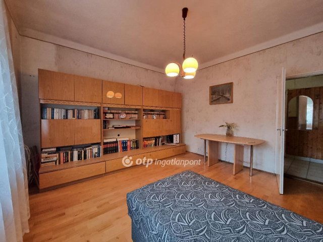 Eladó családi ház, Pápán 42.5 M Ft, 2+1 szobás