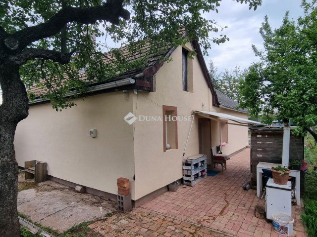 Eladó családi ház, Balatonalmádiban 89.9 M Ft, 4 szobás
