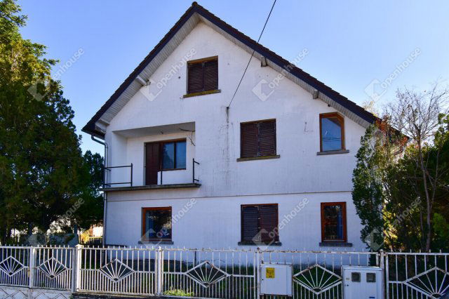 Eladó családi ház, Ásotthalmán 52.9 M Ft, 12 szobás