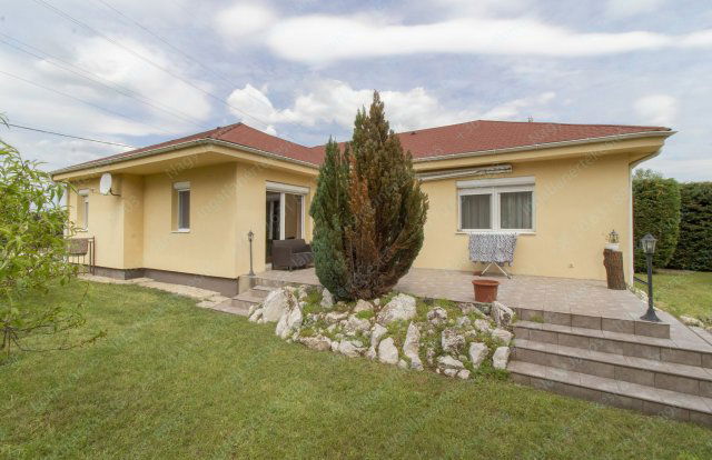 Eladó családi ház, Sződön 89 M Ft, 3 szobás