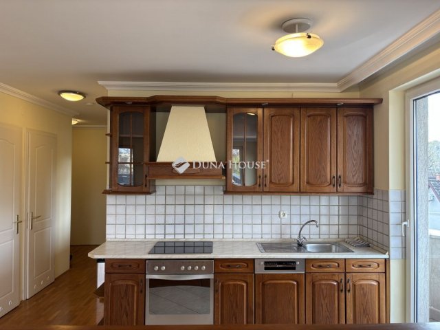 Eladó téglalakás, Debrecenben, Nagy Lajos Király téren