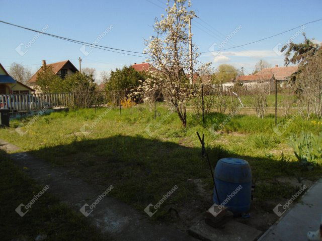 Eladó családi ház, Cserkeszőlőn 12 M Ft, 1 szobás