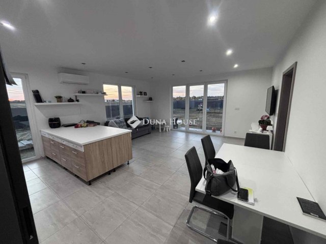 Eladó családi ház, Deszken 126 M Ft, 4 szobás