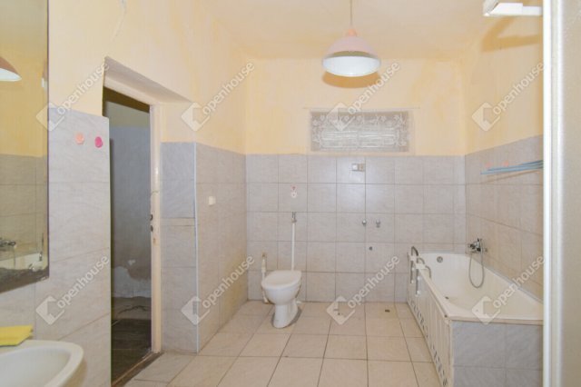 Eladó családi ház, Szegeden 69.9 M Ft, 2 szobás