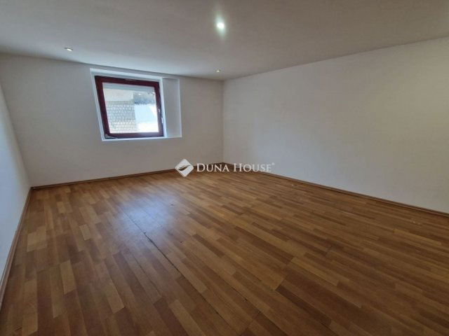 Eladó családi ház, Baján 23.5 M Ft, 4 szobás