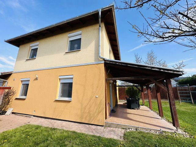 Eladó ikerház, Ecseren 131 M Ft, 4 szobás / költözzbe.hu