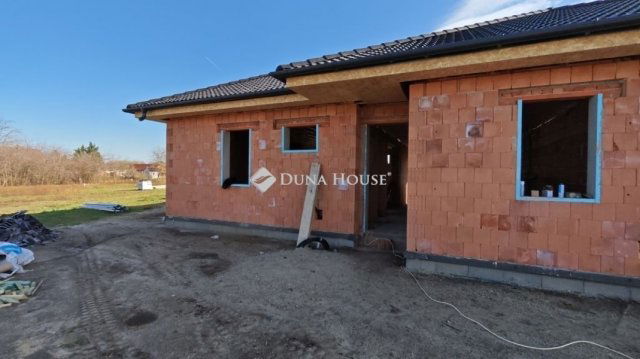 Eladó ikerház, Kecskeméten 89.995 M Ft, 4 szobás