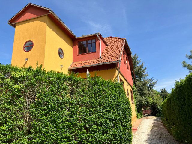 Eladó családi ház, Gödöllőn 155 M Ft, 6 szobás