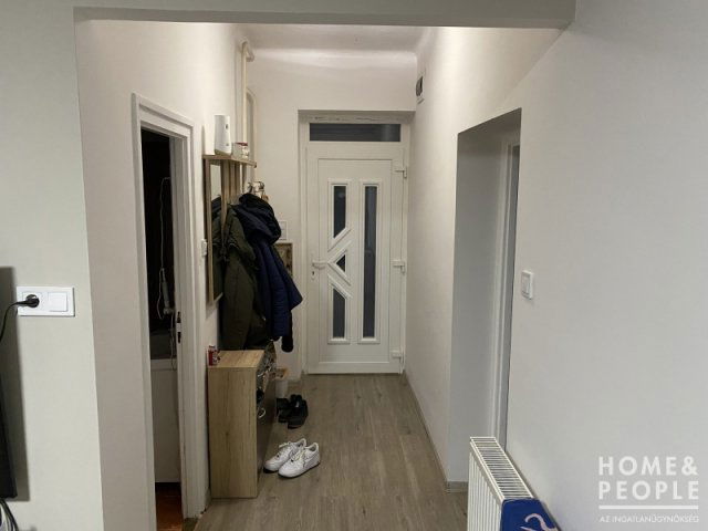 Eladó családi ház, Szegeden 80 M Ft, 2 szobás
