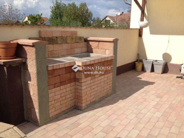 Eladó családi ház, Szadán 130 M Ft, 3 szobás