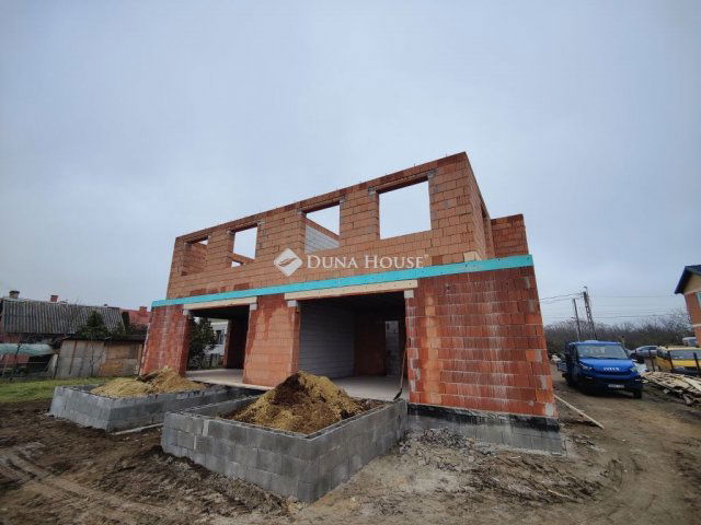 Eladó ikerház, Budapesten, XVIII. kerületben 139.9 M Ft, 4 szobás