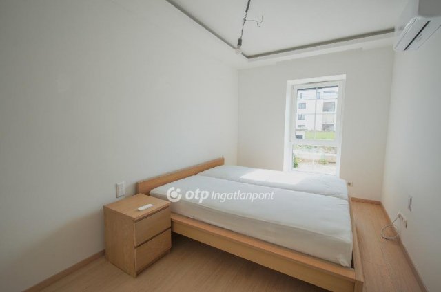 Eladó téglalakás, Balatonkenesén 119.5 M Ft, 3 szobás