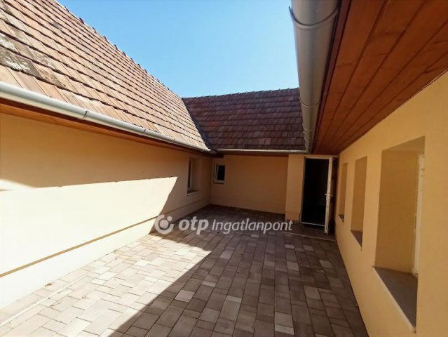 Eladó családi ház, Gyöngyösön 28.9 M Ft, 3+1 szobás
