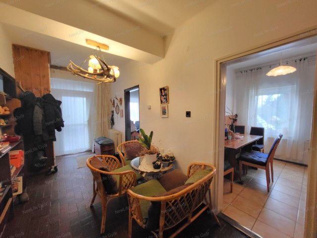 Eladó téglalakás, Győrött 65 M Ft, 3 szobás