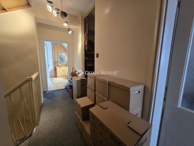 Eladó téglalakás, Pécsett 68.9 M Ft, 4 szobás