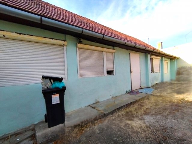 Eladó családi ház, Szekszárdon 15.2 M Ft, 2 szobás