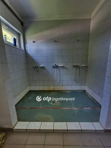 Eladó családi ház, Pápán 129 M Ft, 10 szobás