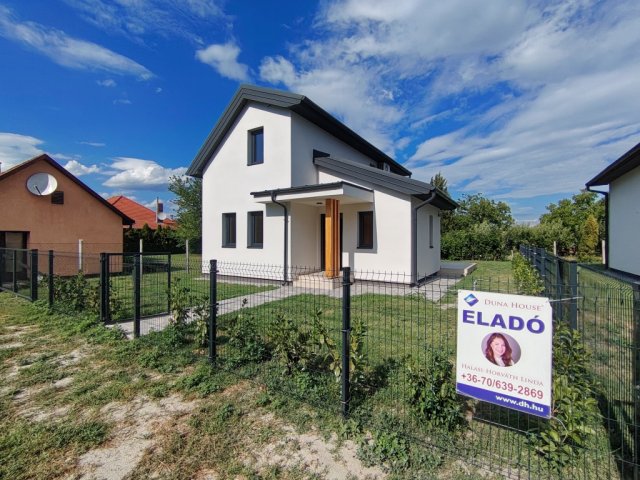 Eladó nyaraló, Balatonkeresztúron 89 M Ft, 4 szobás