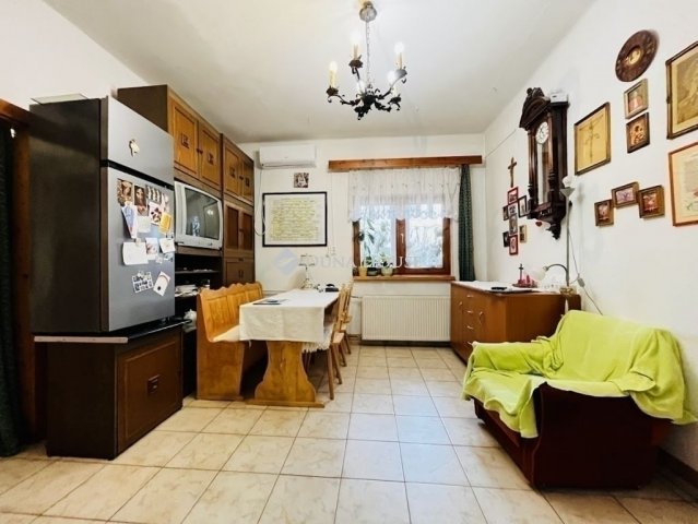 Eladó családi ház, Vecsésen 89 M Ft, 5 szobás