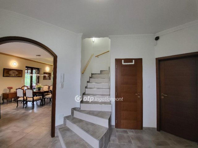 Eladó családi ház, Zamárdiban 270 M Ft, 5 szobás