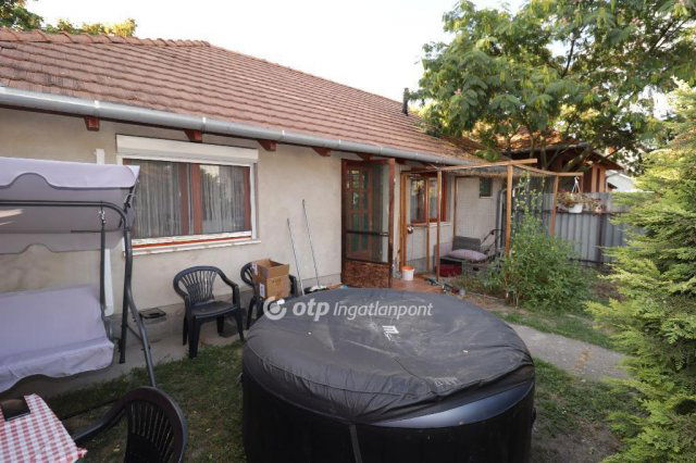 Eladó családi ház, Tasson 25.9 M Ft, 2 szobás