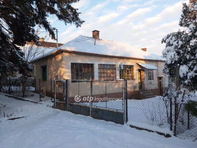 Eladó családi ház, Kompolton 4 M Ft, 2 szobás