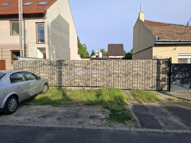 Eladó telek, Budapesten, XV. kerületben 56 M Ft