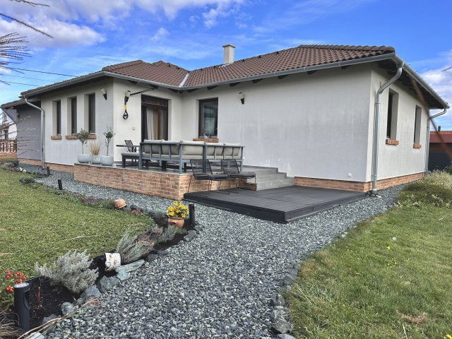 Eladó családi ház, Nárain 140 M Ft, 5 szobás