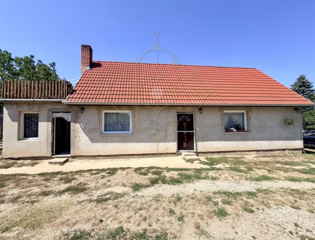 Eladó családi ház, Látrányon 49.999 M Ft, 5 szobás