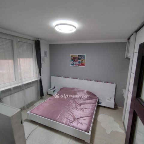 Eladó panellakás, Miskolcon 26.5 M Ft, 2 szobás