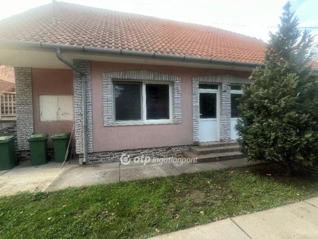 Eladó családi ház, Abonyban 30 M Ft, 3 szobás