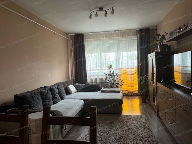 Eladó panellakás, Tatabányán 40.9 M Ft, 2 szobás