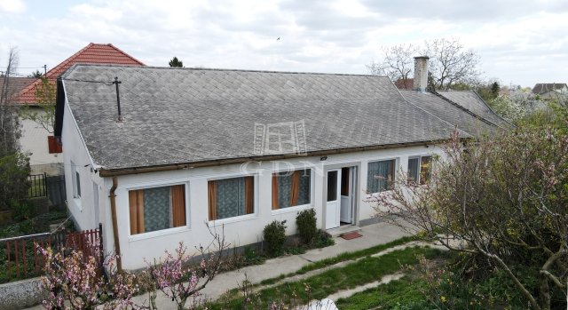 Eladó családi ház, Szabadbattyánban 40 M Ft, 3 szobás