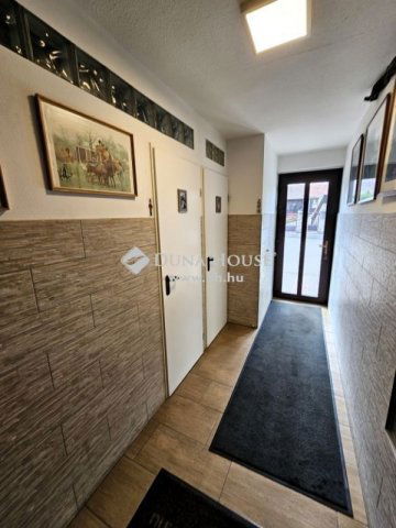 Eladó családi ház, Pilisvörösváron 240 M Ft, 13 szobás