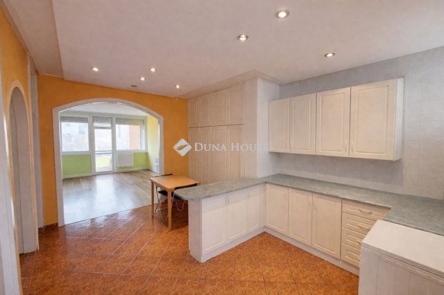 Eladó téglalakás, XX. kerületben, Lajtha László utcában